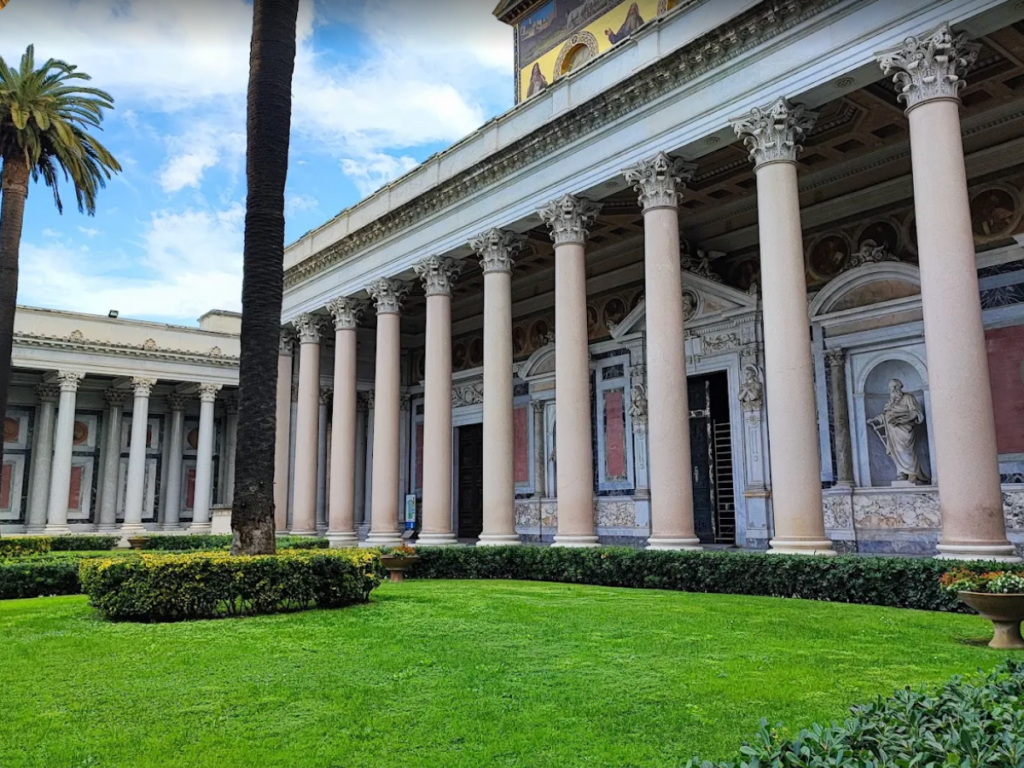 Chiostro della Basilica di San Paolo fuori le Mura a Roma