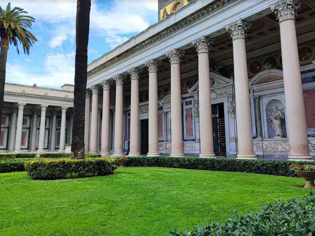 Chiostro della Basilica di San Paolo fuori le Mura a Roma